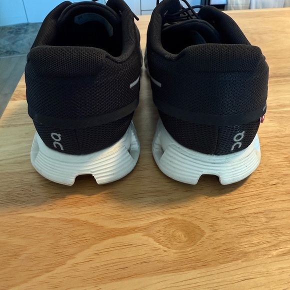 On Running Cloud 6 Men's Black and White Athletic Shoes - Picture 3 of 5